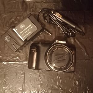 Canon SX170 IS Black Camera with Wall Charger and car charger and battery